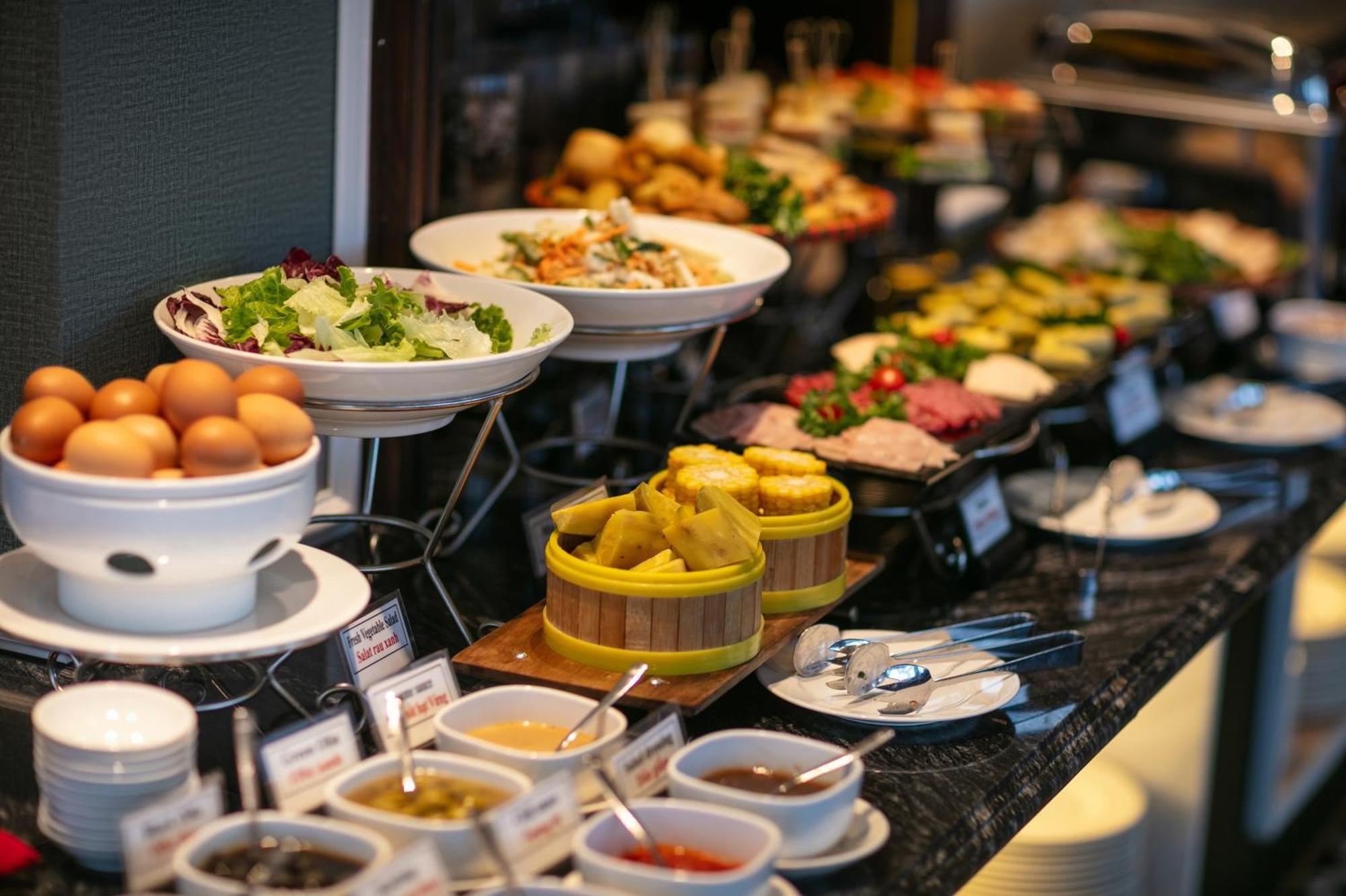 Salute Premium Hotel & Spa Hanoi Exterior foto